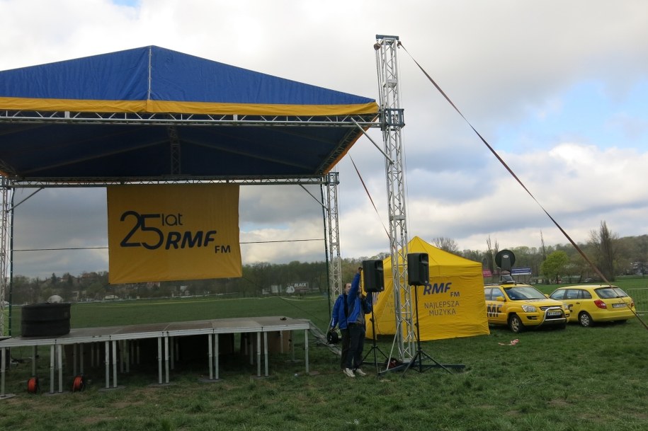 Scena stoi już na Błoniach /Józef Polewka /RMF FM