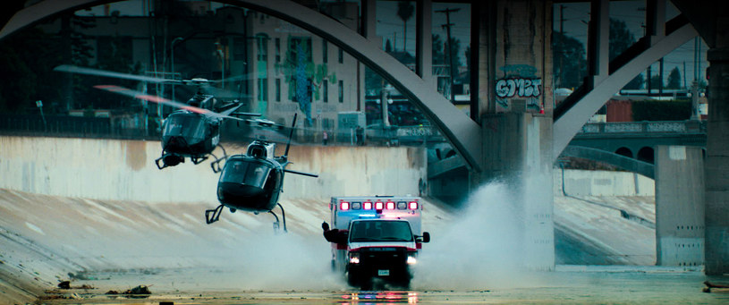 Scena z filmu "Ambulans" /UIP /materiały prasowe