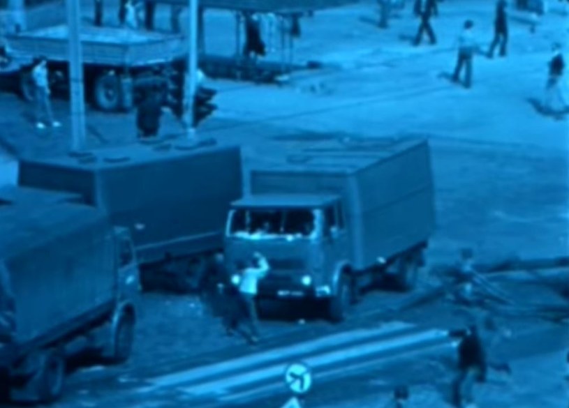 Scena z manifestacji 31 sierpnia 1982 r. we Wrocławiu - kadr z archiwalnego filmu /INTERIA.PL