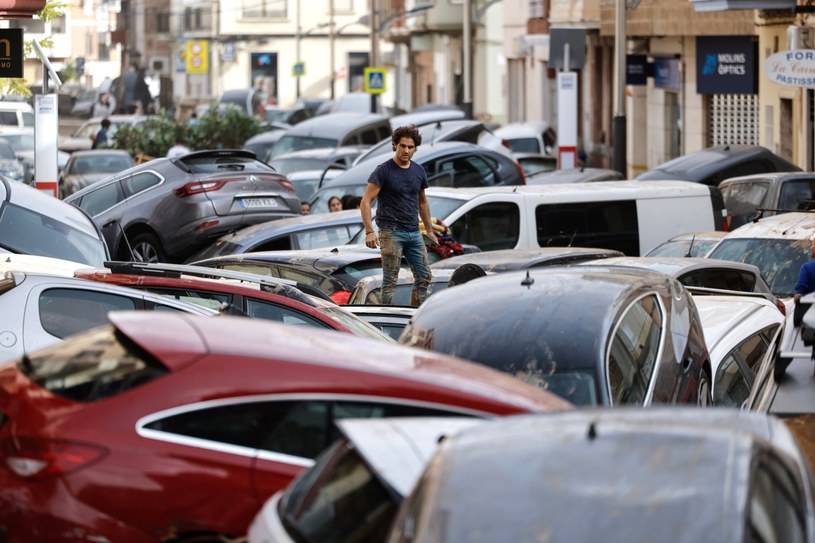 Sceny jak z amerykańskiego filmu. Żywioł zniszczył tysiące aut