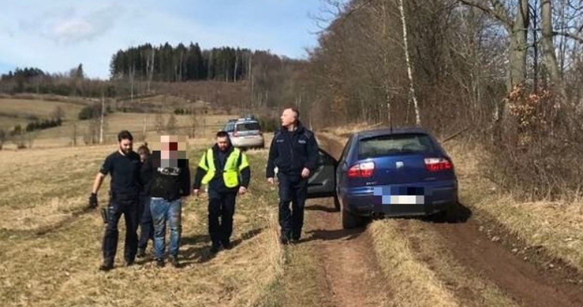 Sceny jak z filmu. Uciekając potrącił policjanta i wysypywał kolce na drogę /Policja