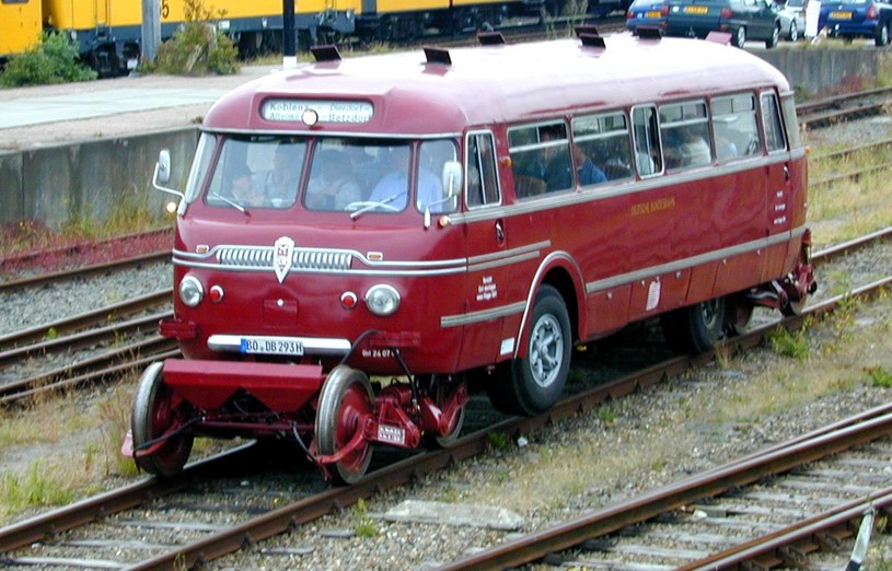 Schienen-Straßen-Omnibus. Najdziwniejszy pociąg świata? /Wikimedia