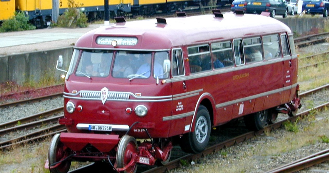 Schienen-Straßen-Omnibus. Najdziwniejszy pociąg świata? /Wikimedia