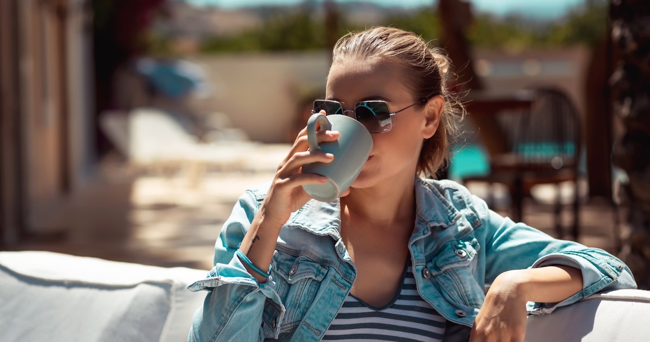 Schłodzony kefir nie tylko nawadnia, ale dostarcza też cennych elektrolitów /123RF/PICSEL
