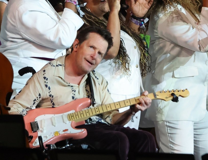 Schorowany Michael J. Fox wystąpił na Glastonbury. Z kim pojawił się na scenie?