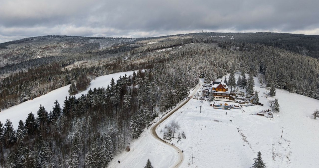 Schronisko "Orzeł" otaczają piękne widoki i łatwe szlaki /Mateusz Grochocki /East News