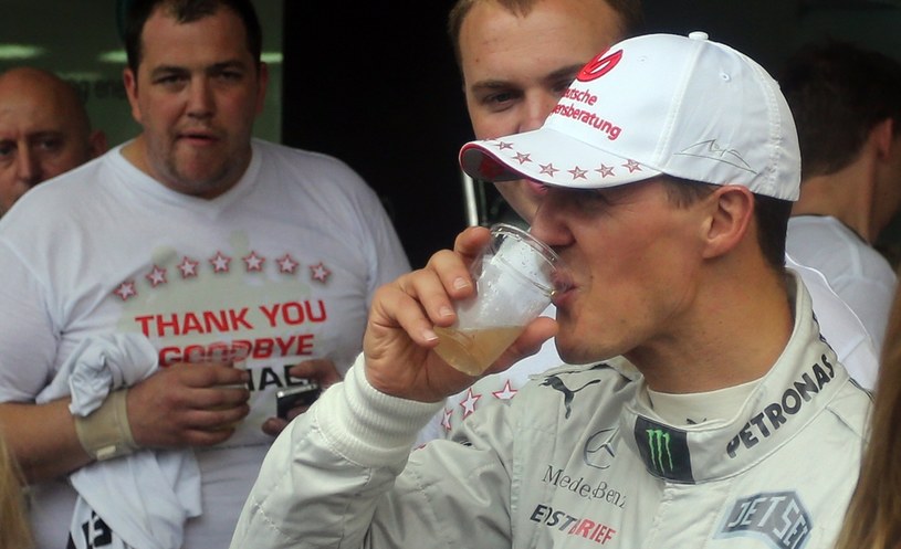 Schumacher może teraz już zająć się piciem piwa... /AFP