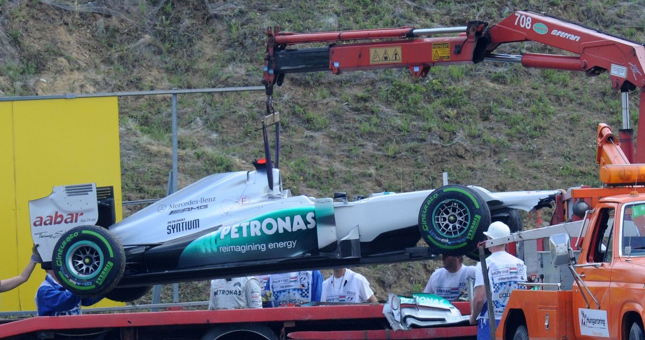 Schumacher w tym sezonie rzadko dojeżdża do mety /AFP