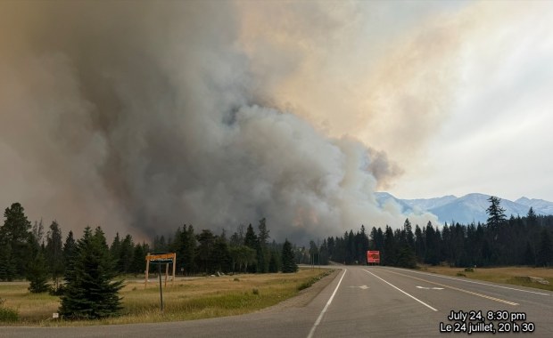 Ściana ognia w kanadyjskim Jasper. Płomienie strawiły połowę miasta