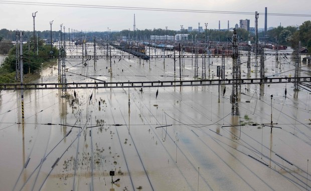 Ścieki z Ostrawy kolejny dzień płyną Odrą. Prezes Wód Polskich uspokaja