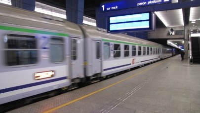 Ściśnięci jak sardynki w puszce, czyli podróż pociągiem z Łodzi do Warszawy
