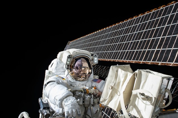 Scott Kelly podczas spaceru kosmicznego /NASA /Materiały prasowe