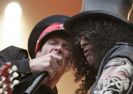 Scott Weiland i Slash (Velvet Revolver) /arch. AFP