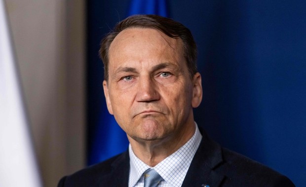 Scysja Sikorskiego z szefem MSZ Węgier. "Lepiej być zwolennikiem Ukrainy, niż mieć medal od Putina"