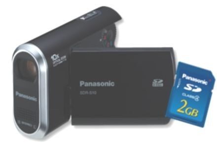 SDR-S10 - kamera jest sprzedawana w zestawie z kartą SD /materiały prasowe