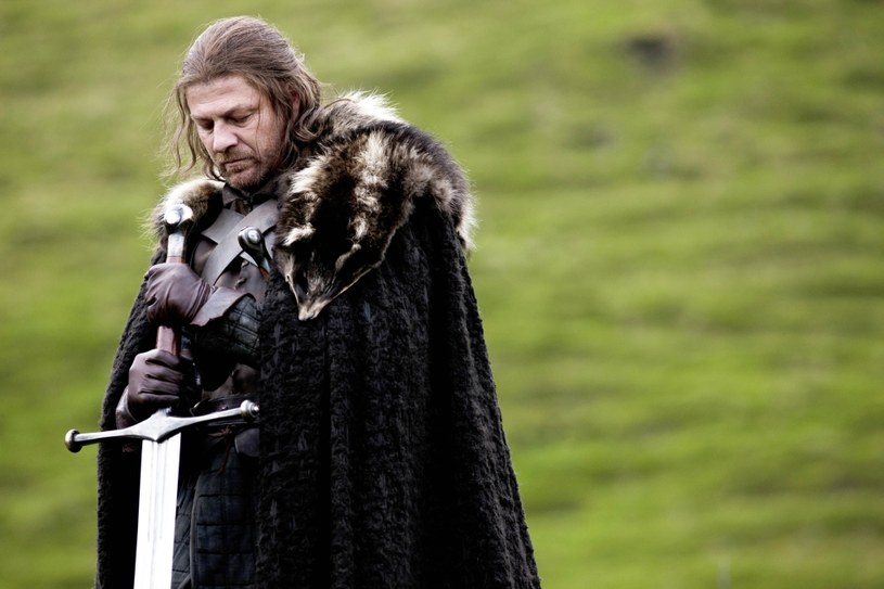 Sean Bean umiera zawsze, tak więc Eddarda Starka oglądaliśmy tylko w pierwszym sezonie "Gry o tron" /materiały prasowe
