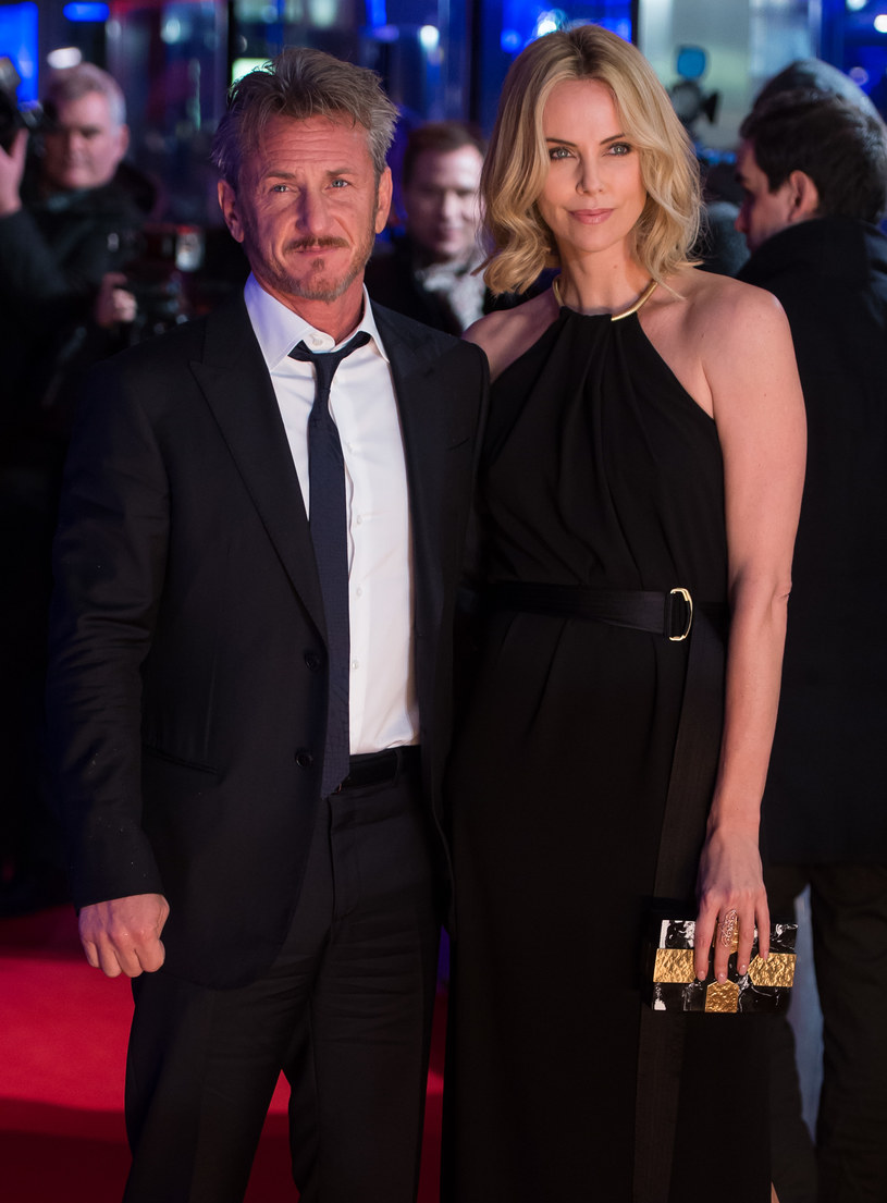 Sean Penn i Charlize Theron /Ian Gavan /Getty Images