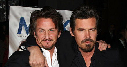 Sean Penn i Josh Brolin / fot. Andrew H. Walker /Getty Images/Flash Press Media