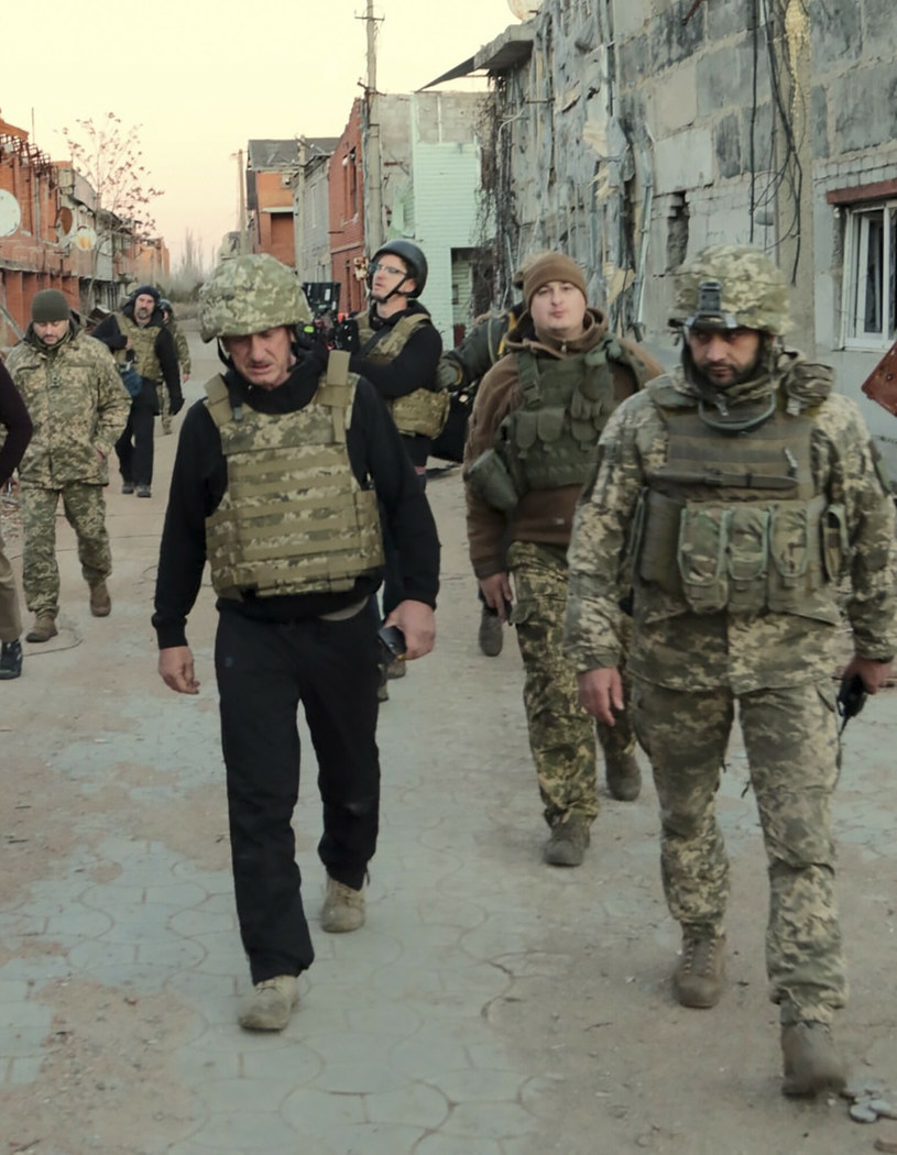 Sean Penn w Ukrainie w listopadzie 2021 roku /Ukrainian Joint Forces Operation Press Service/Associated Press /East News