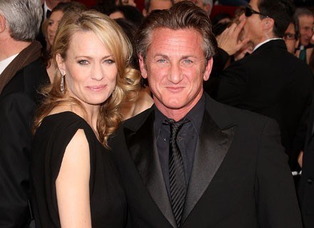 Sean Penn zorganizował dla żony koncert na plaży /Getty Images/Flash Press Media