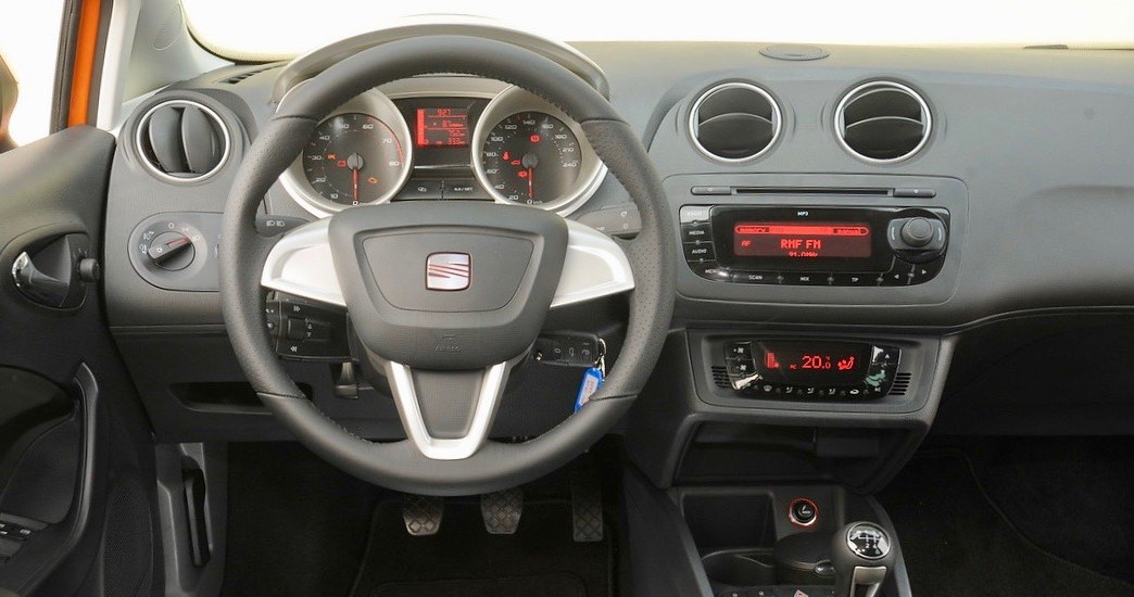 Seat Ibiza deska rozdzielcza /Motor