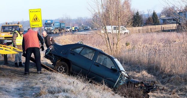 Seat koziołkował i zatrzymał się na poboczu / Fot: Piotr Jedzura /Reporter