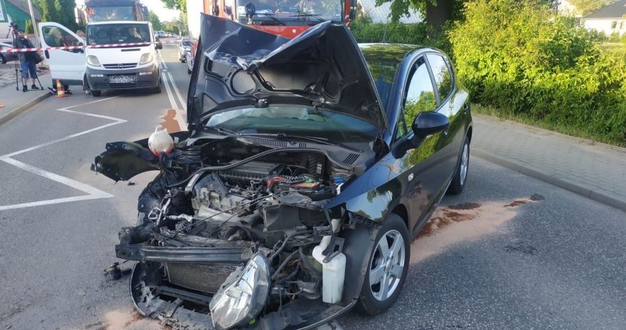 Seat, w którego uderzyło auto dostawcze /Policja