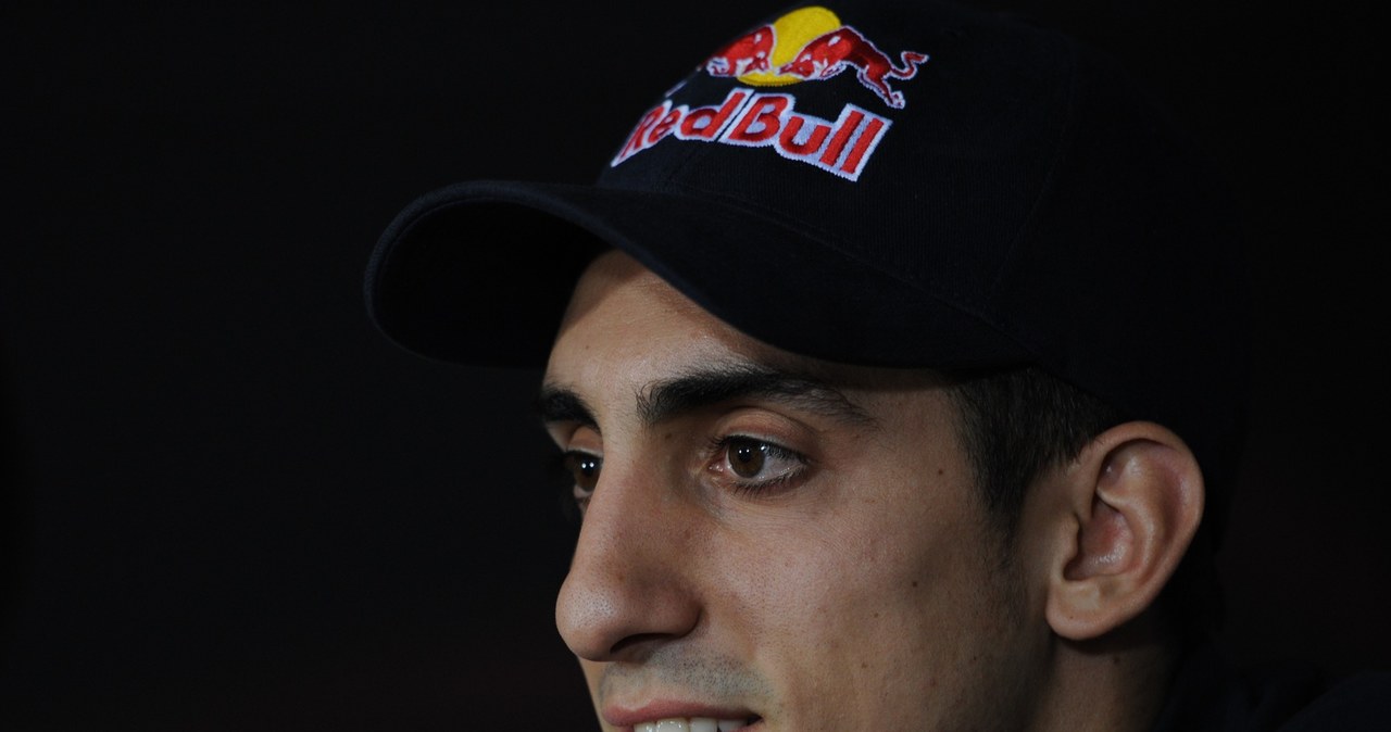 Sebastian Buemi zostaje w Red Bullu /AFP