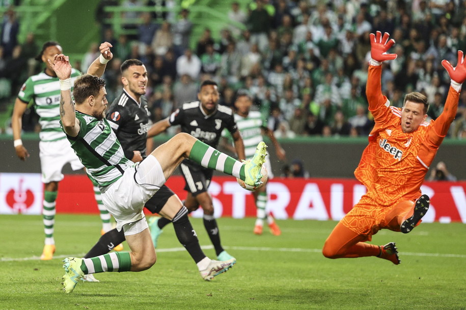 Sebastian Coates ze Sportingu Lizbona i Wojciech Szczęsny /MIGUEL A. LOPES /PAP/EPA