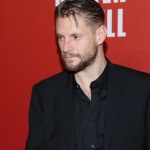 Sebastian Fabijański debiutuje za kamerą. O czym są jego "Hawaje"? [zwiastun]