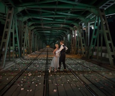 Sebastian Fabijański i Kingra Preis w scenie z filmu "#WszystkoGra"