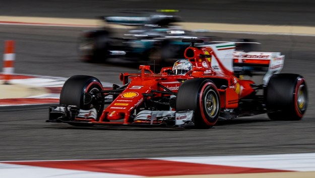 Sebastian Vettel na torze w Bahrajnie /SRDJAN SUKI /PAP/EPA