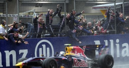 Sebastian Vettel na torze w Szanghaju. /AFP