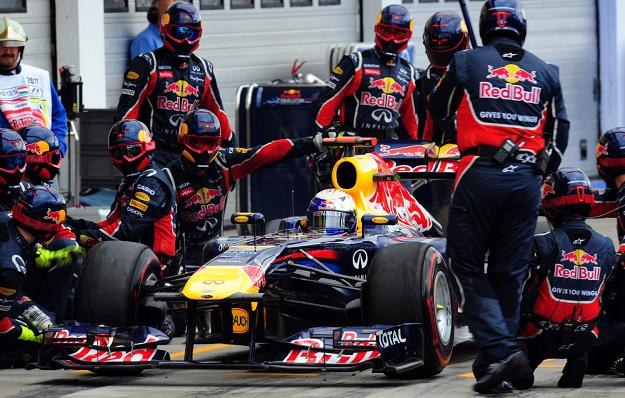 Sebastian Vettel w bolidzie Red Bull Racing RB7 /AFP
