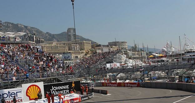 Sebastian Vettel w piątek był najszybszy na ulicach Monte Carlo /AFP