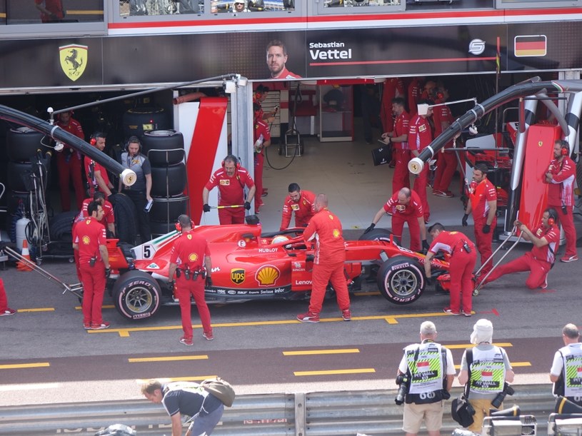 Sebastian Vettel w swoim bolidzie podczas kwalifikacji do GP Monako /INTERIA.PL