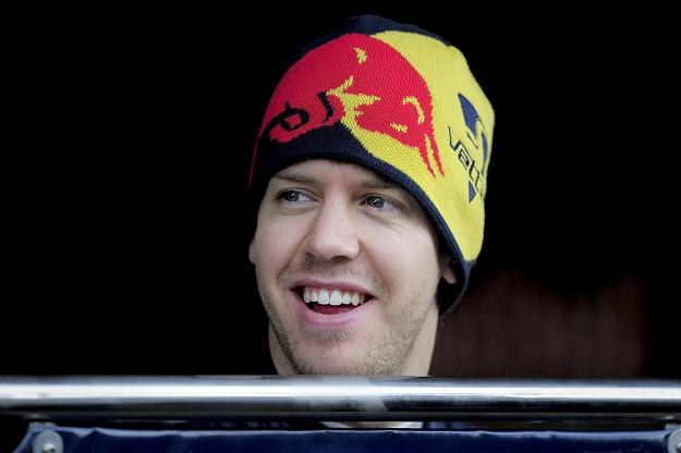 Sebastian Vettel związał się z Red Bull Racing czteroletnią umową /AFP