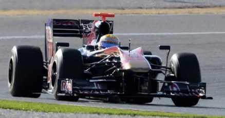 Sebastien Buemi w swoim bolidzie /AFP