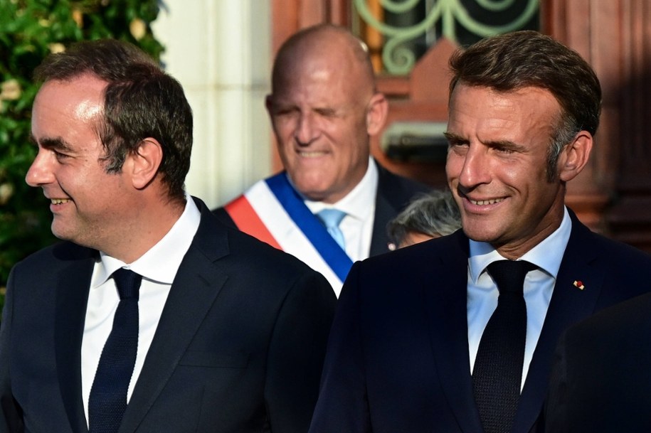Sebastien Lecornu (z lewej) i Emmanuel Macron. /MIGUEL MEDINA / POOL /PAP/EPA