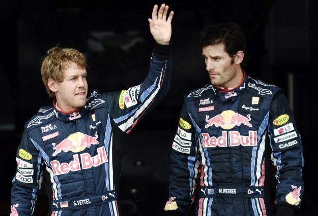 Sebatsina Vettel (z lewej) i Mark Webber. Na kierowców Red Bulla nie ma mocnych w kwalifikacjach /AFP