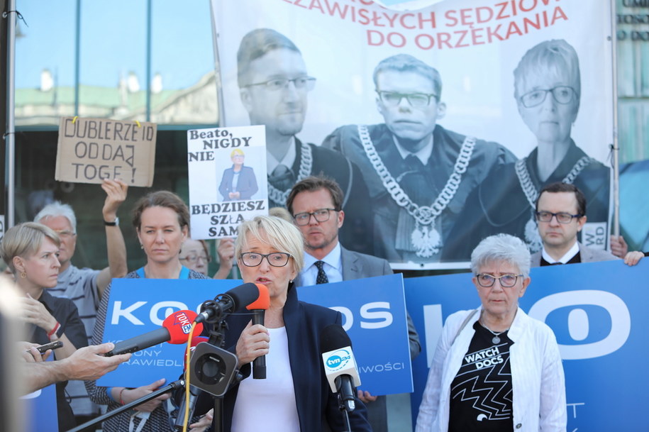 Sędzia Beata Morawiec przed siedzibą Sądu Najwyższego w Warszawie /Wojciech Olkuśnik /PAP