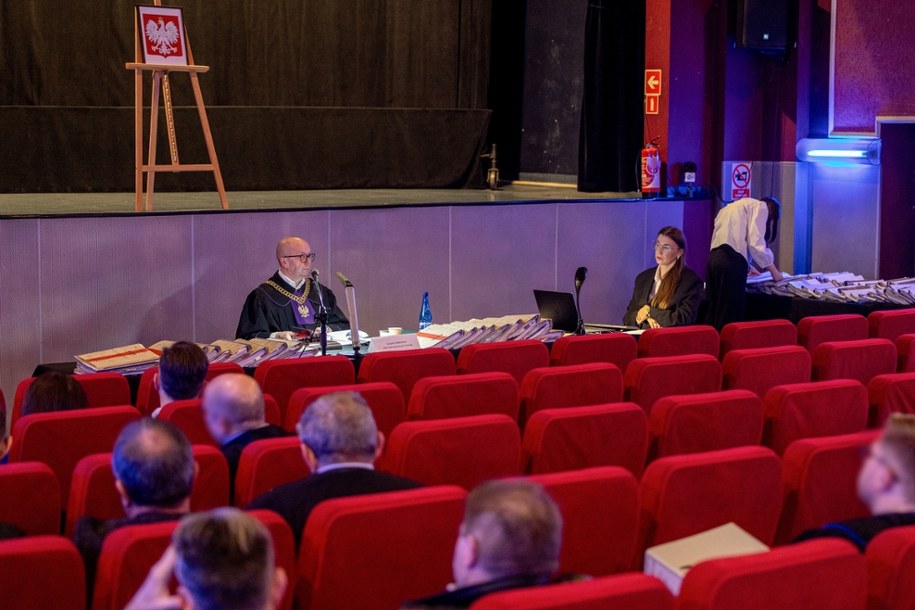 Sędzia Leszek Antkowiak podczas pierwszego posiedzenia Sądu Rejonowego w Gostyniu ws. tzw. afery mleczne /Paweł Jaskółka /PAP