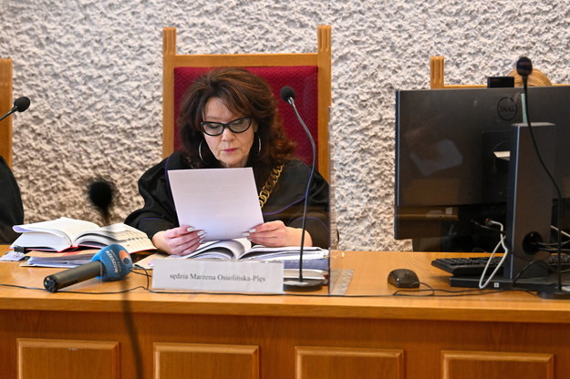 Sędzia Marzena Ossolińska-Plęs odczytuje wyrok na sali rozpraw Sądu Okręgowego w Rzeszowie /Darek Delmanowicz /PAP