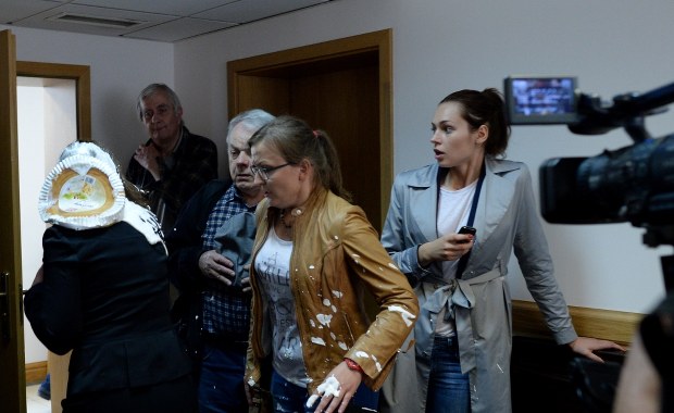 Sędzia z procesu Kiszczaka zaatakowana... tortem