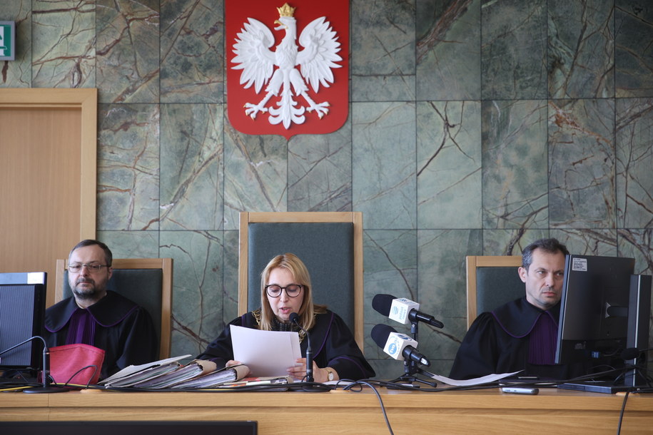 Sędziowie Agnieszka Senisson, Maciej Czajka i Wojciech Kolanko na sali rozpraw Sądu Okręgowego w Krakowie, /	Łukasz Gągulski /PAP
