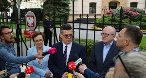 Sędziowie pojawili się przed Trybunałem. "Przekazaliśmy prezesowi decyzję ETPCz"