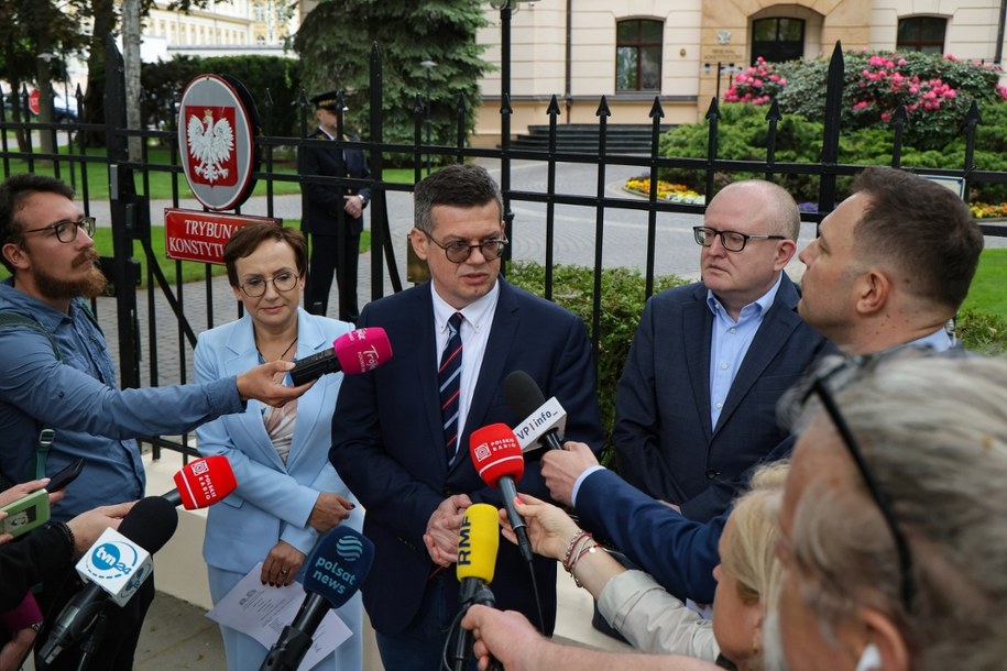 Sędziowie przed siedzibą Trybunału Konstytucyjnego w Warszawie /Paweł Supernak  /PAP