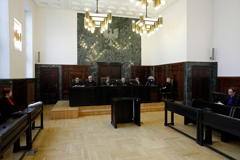 Sędziowie Sądu Apelacyjnego na czele z przewodniczącą sędzią Nadzieją Surowiec, prokurator Anna Wasilczuk i obrońca Dorota Biegańska podczas ogłoszenia wyroku ws. zabójstwa udziałowca Jagiellonii Białystok /Artur Reszko /PAP