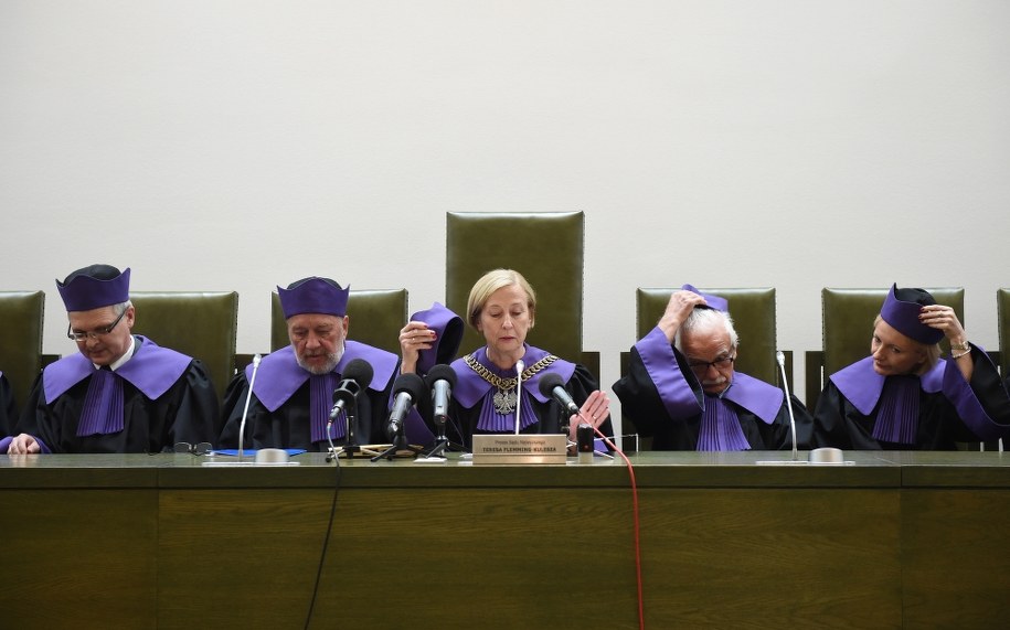 Sędziowie SN z prezes Teresą Flemming-Kuleszą (w środku) na czele /Radek Pietruszka /PAP