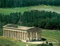 Segesta, ruiny doryckiej świątyni, XII w. p.n.e. /Encyklopedia Internautica